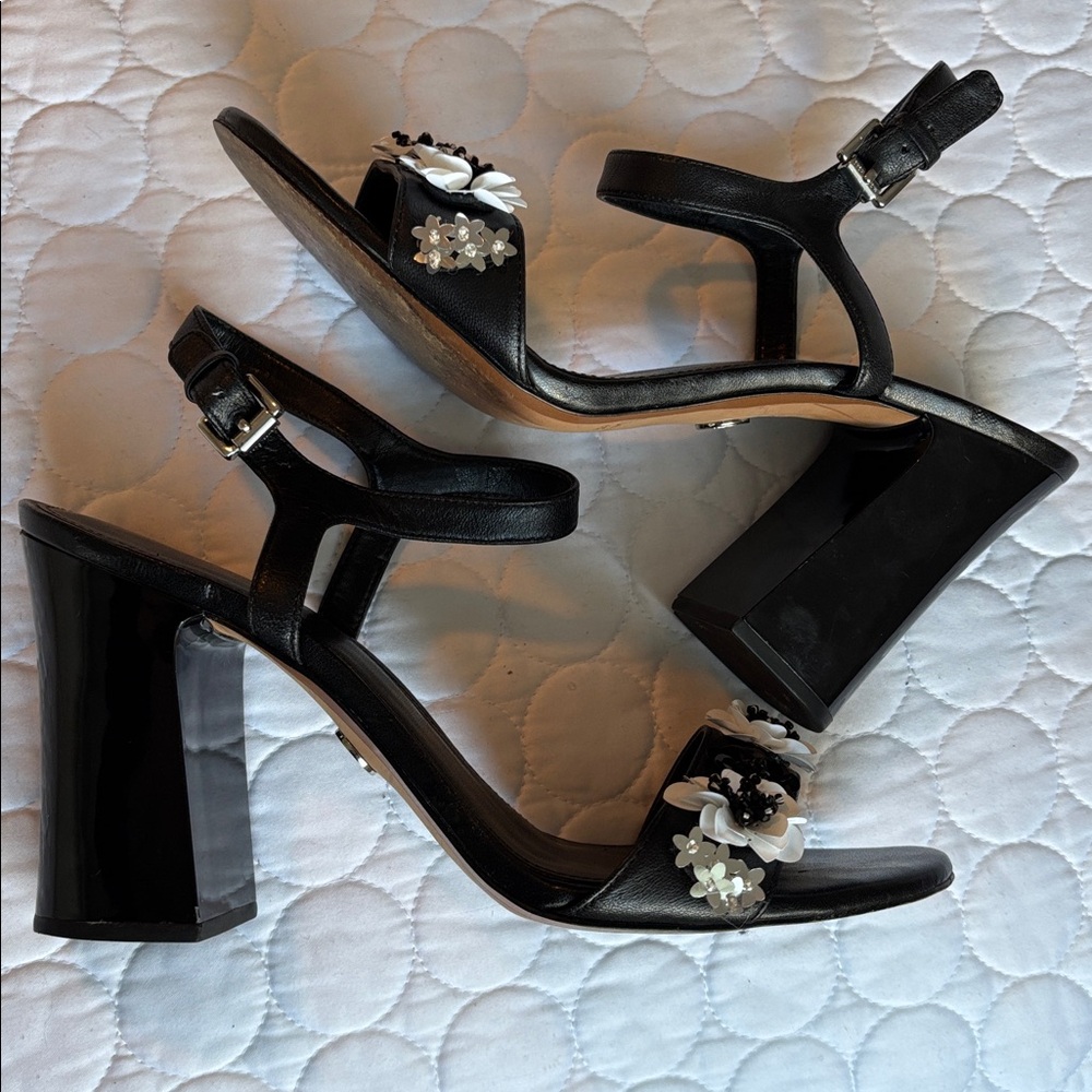 Michael Kors TORI Patent Leather Embellished Flower Block Heel Sandals 8.5 9 - Picture 3 of 9